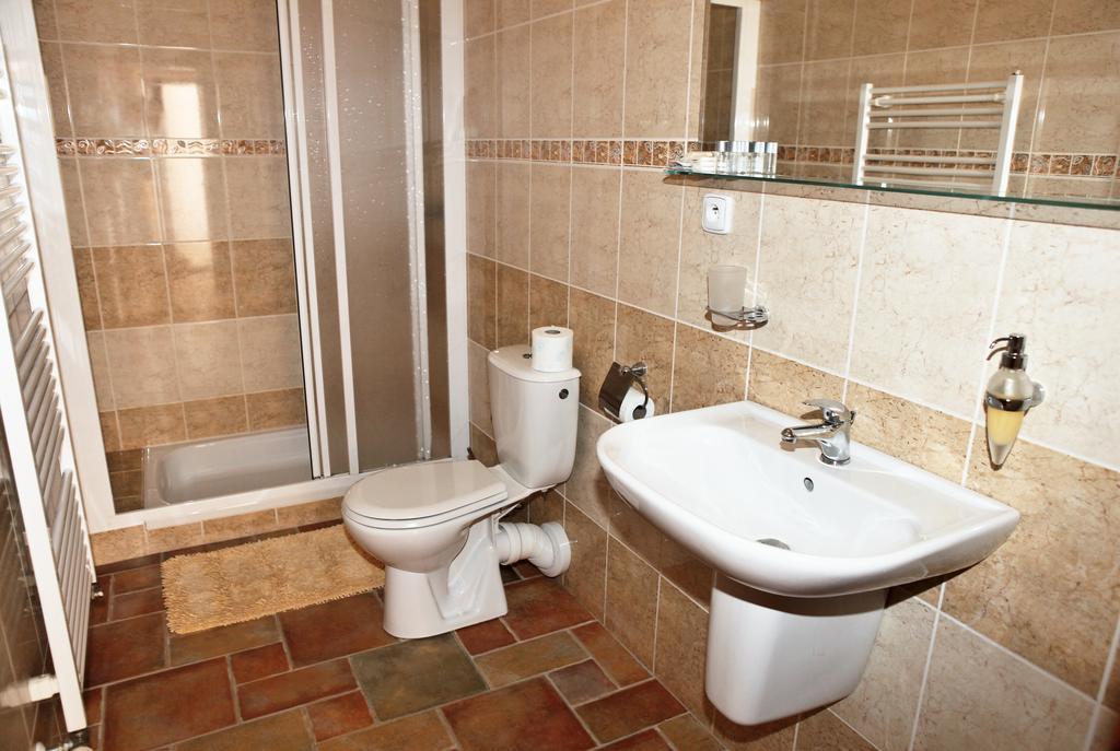 Hotel Pelikan Тршебонь Номер фото