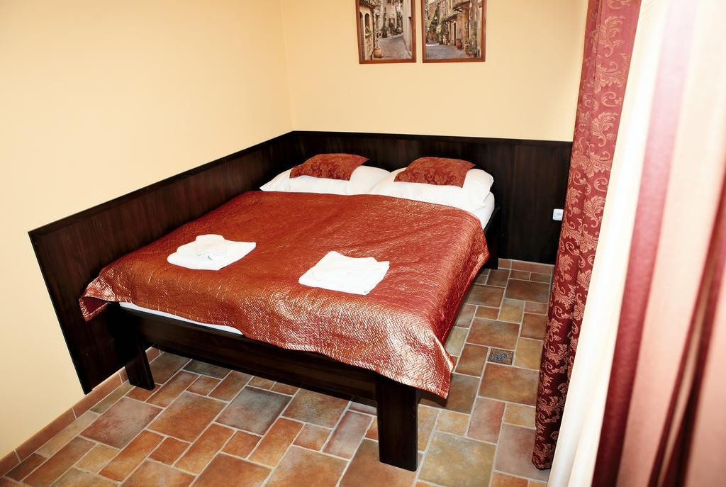 Hotel Pelikan Тршебонь Номер фото