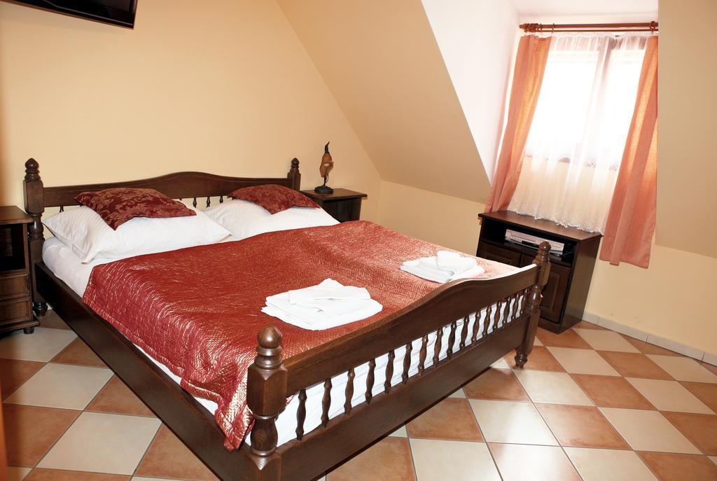 Hotel Pelikan Тршебонь Номер фото