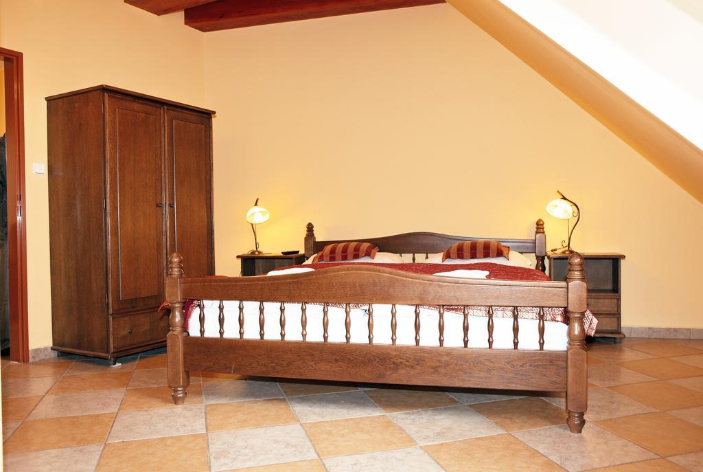 Hotel Pelikan Тршебонь Номер фото