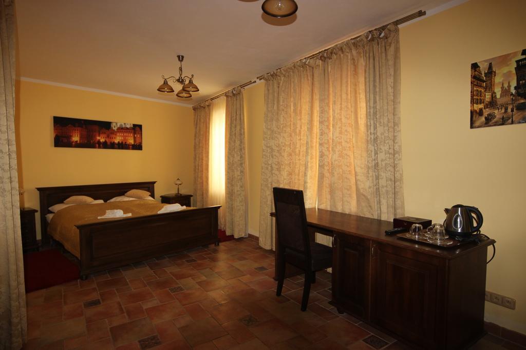 Hotel Pelikan Тршебонь Экстерьер фото