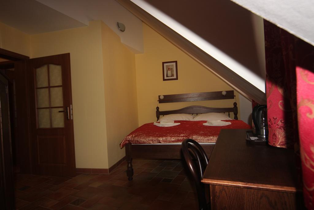Hotel Pelikan Тршебонь Экстерьер фото