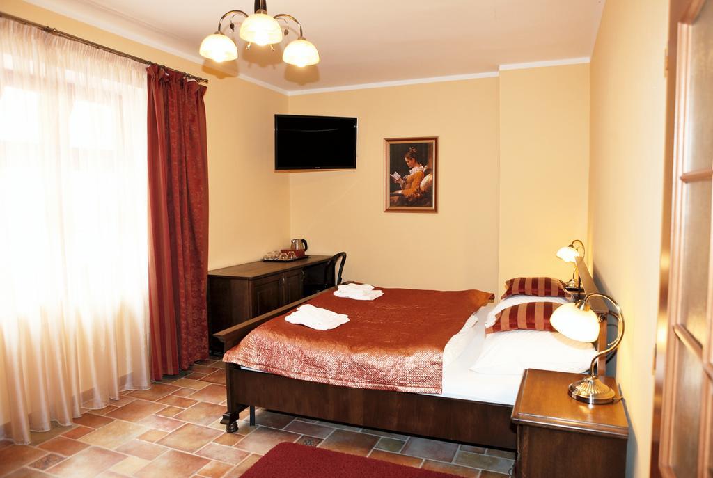 Hotel Pelikan Тршебонь Экстерьер фото
